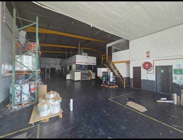 1,200M² WAREHOUSE FOR SALE IN SPRINGFIELD